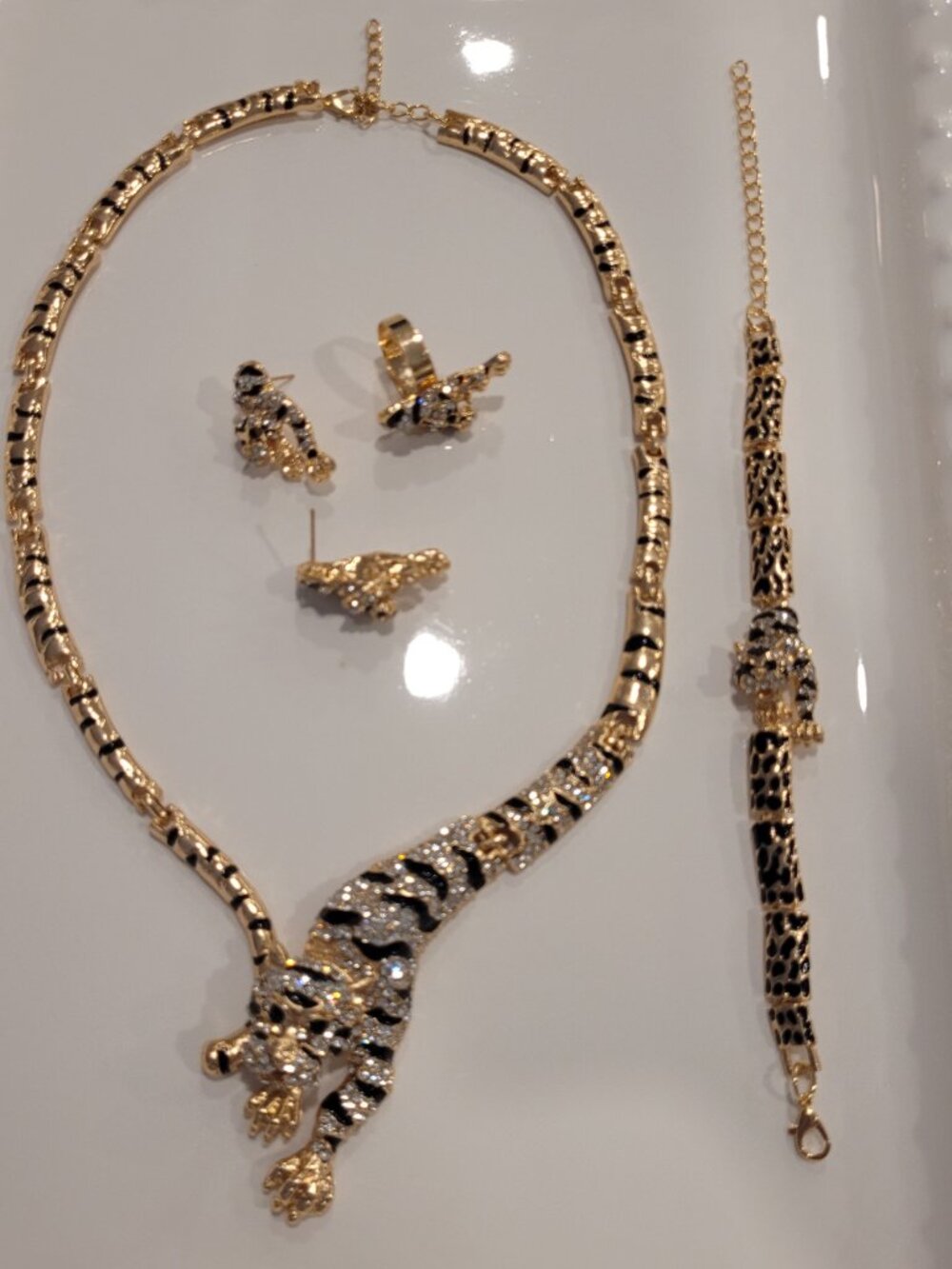 Tiger Necklace, Bracelet, Earrings and Ring! Set. Gold-tone. Rhinestones. - Picture 4 of 10